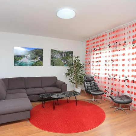 17669a Apartamento Solin